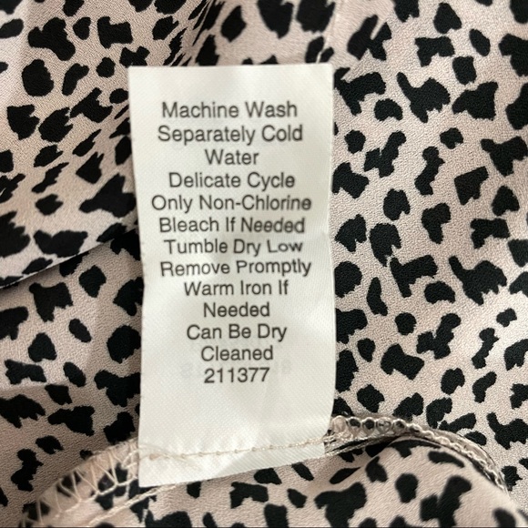 CABI flowy racerback tunic tank beige and black leopard print crepe de c… - Picture 3 of 7